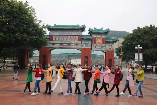 开心快乐的姐妹们