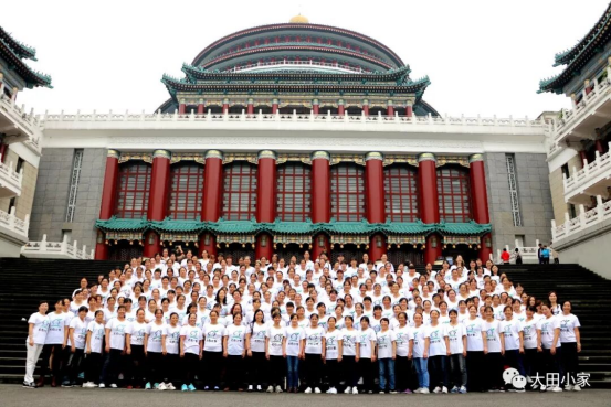 大田小家服务团队合影