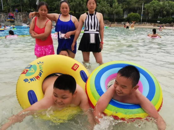 大田小家工作人员与家人