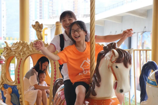 大田小家工作人员与家人