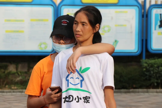 大田小家工作人员与家人