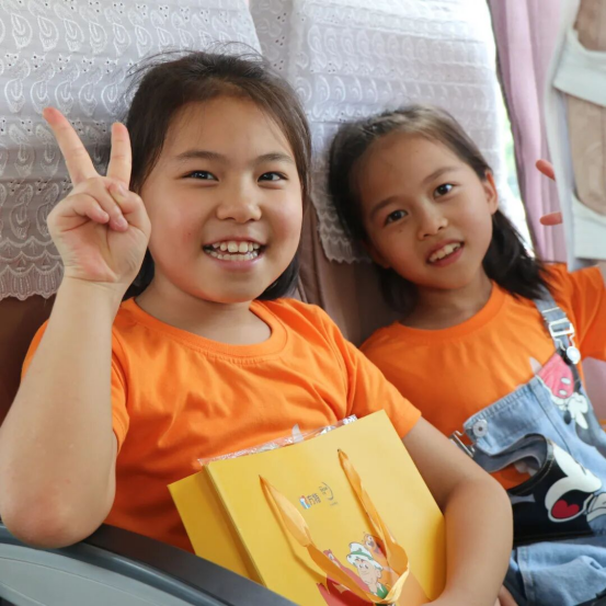 大田小家工作人员与家人