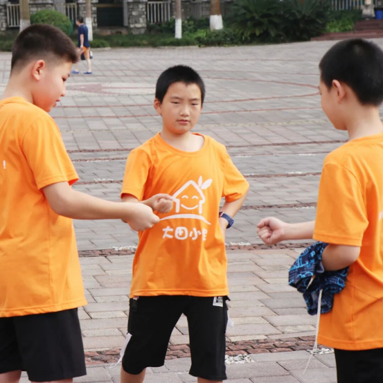 大田小家工作人员与家人