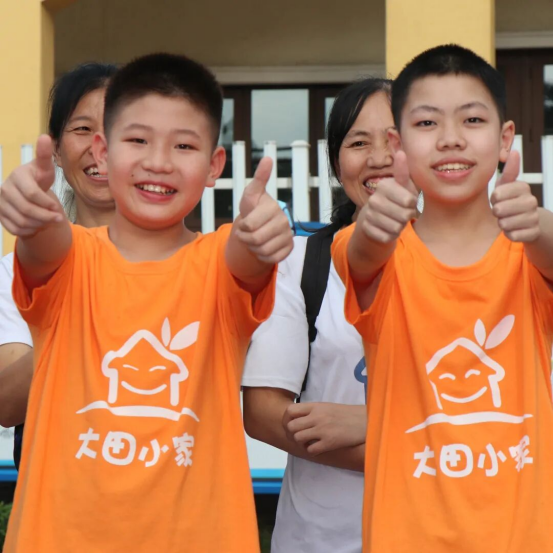 大田小家工作人员与家人