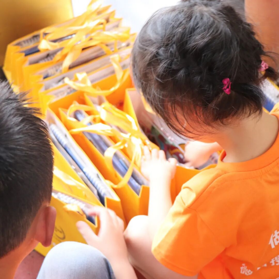 大田小家工作人员与家人