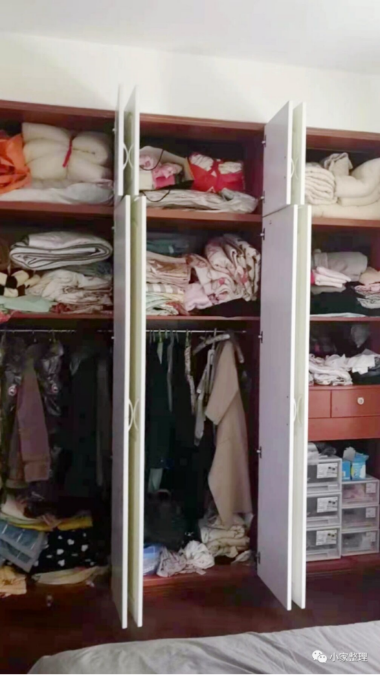 乱糟糟衣柜